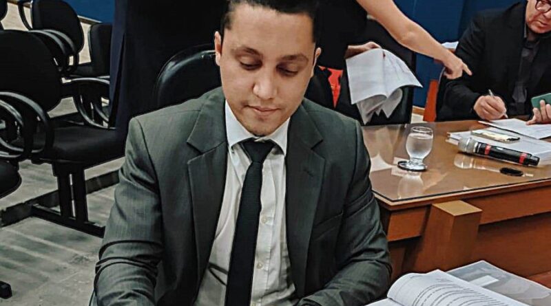 Líder de governo critica Comunicação da Prefeitura e comenta descontos no piso da enfermagem em Timóteo