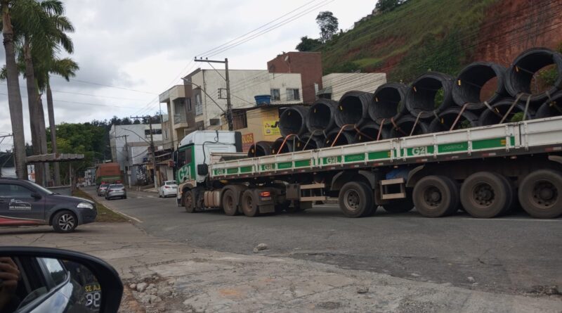 FAMÍLIAS EM PERIGO: Caminhões pesados podem causar uma tragédia em Timóteo – veja vídeo
