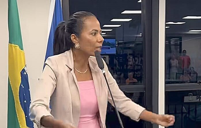 Vereadora cobra prefeito em sessão tensa e denuncia descontos indevidos no piso da enfermagem em Timóteo