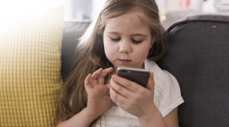 ECA Digital amplia proteção de crianças e adolescentes e reforça uso saudável da internet