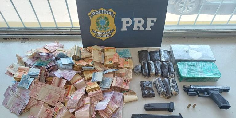 Homem é preso com barras de cocaína, haxixe, arma de fogo e R$ 69 mil na BR-262