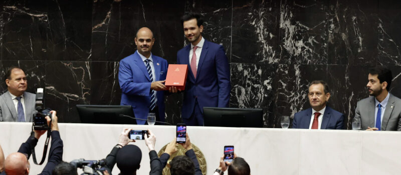 Mateus Simões é empossado governador e reforça projeto de desenvolvimento de Minas