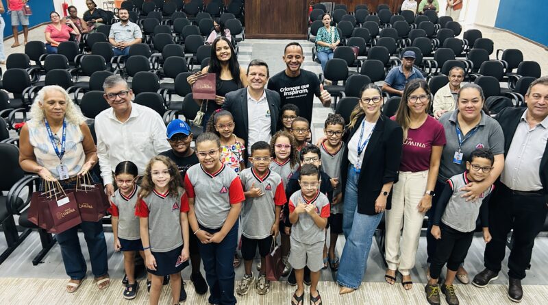 Prefeitura de Timóteo reforça cuidado com alunos ao entregar óculos pelo Programa Miguilim