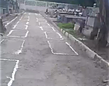 Fechamento de via interna para abertura de covas no Cemitério Jardim da Saudade causa indignação de famílias