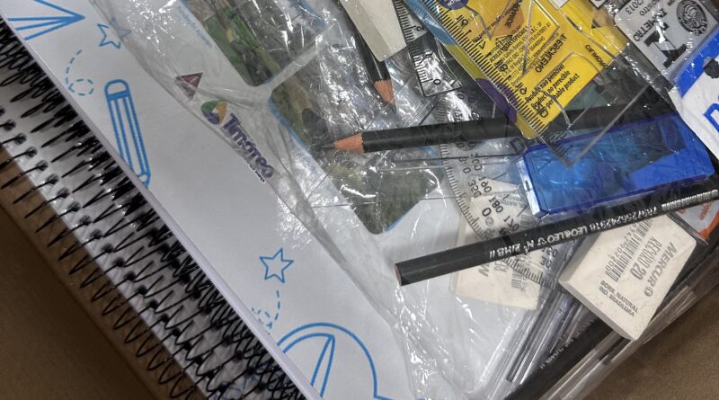 Prefeitura de Timóteo entrega kits escolares para alunos e professores da rede municipal