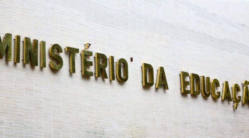 Denúncia protocolada em órgãos de controle questiona gestão de entidade educacional em BH