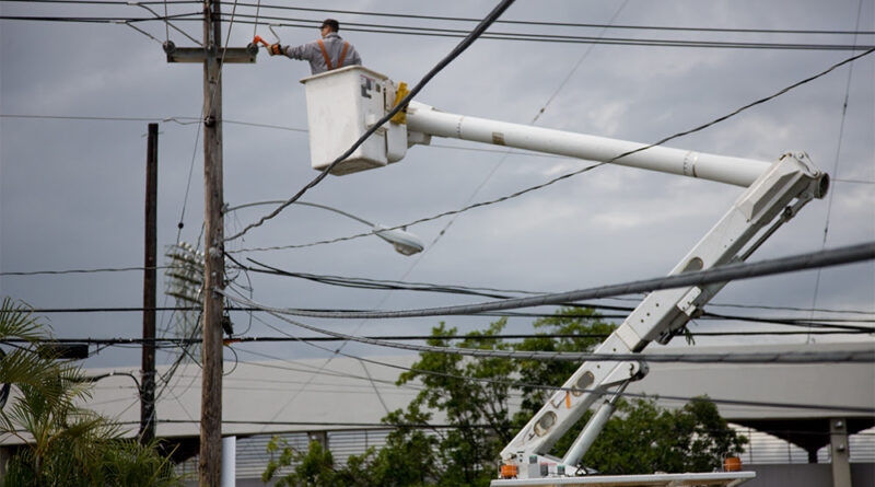Corte de energia por dívida inexistente gera indenização a morador