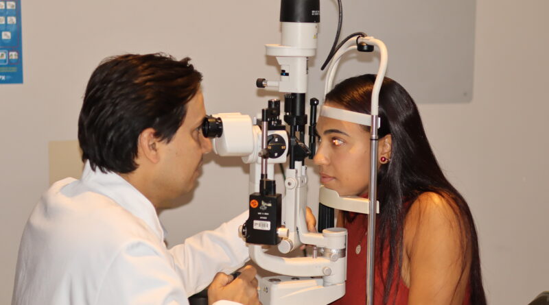 Procedimento inovador devolve qualidade de visão e autoestima a paciente do Hospital Márcio Cunha