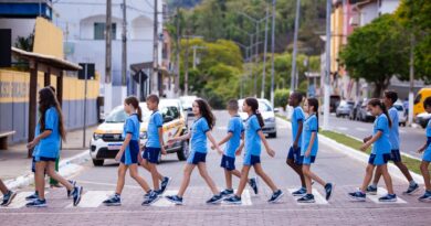 Prefeitura de Belo Oriente começa a entregar os uniformes escolares