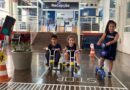 Crianças usam triciclos para aprender sobre trânsito seguro no Colégio Católica Padre de Man