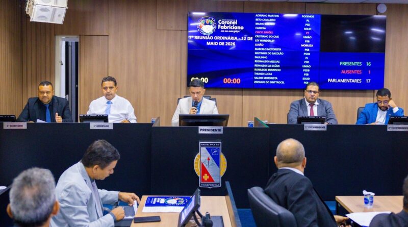 Câmara de Coronel Fabriciano aprova emenda à Lei Orgânica e presta homenagem emocionante ao vereador Chico Simões