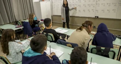 Senado eleva piso dos professores para R$ 5.130 ainda em 2026