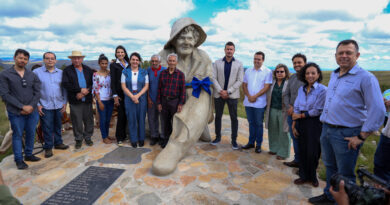Símbolo da Serra do Cipó, estátua do Juquinha é reinaugurada, com a presença de Ana Sanches, presidente da Anglo American