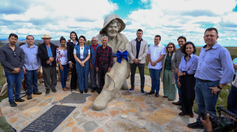 Símbolo da Serra do Cipó, estátua do Juquinha é reinaugurada, com a presença de Ana Sanches, presidente da Anglo American