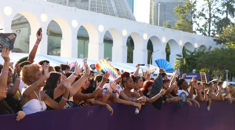 Manifestação no Rio marca Dia do Orgulho LGBTQIA+ com defesa de mais representantes no Legislativo