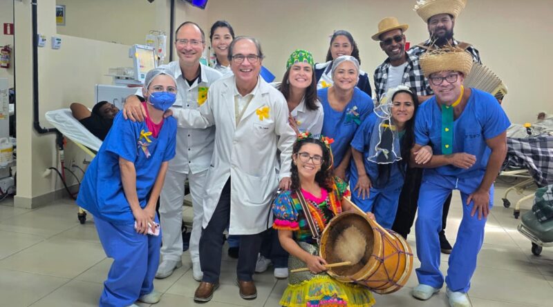 Pacientes da hemodiálise participam de arraiá em ação humanizada do Hospital Márcio Cunha