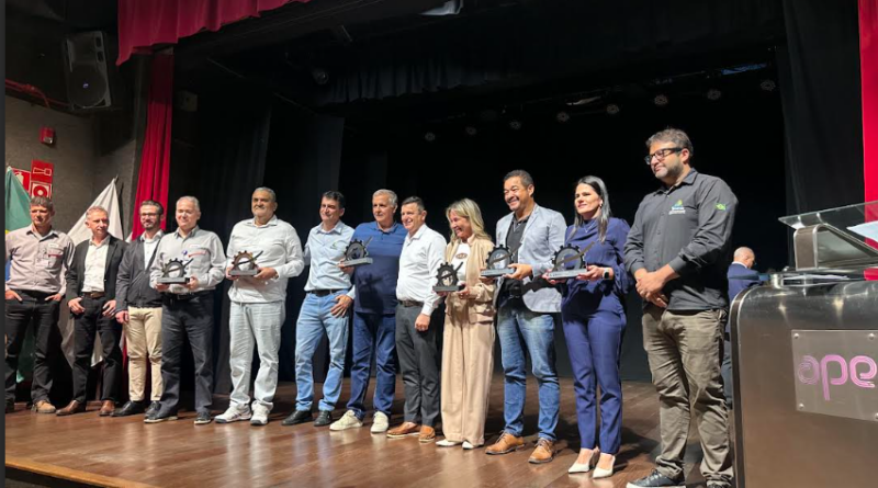 Aço inox sustentável em pauta: evento em Timóteo reúne 150 empresários e lideranças do setor
