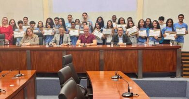 Câmara de Ipatinga diploma vereadores mirins e entrega premiação do 2º Concurso de Poesia e Redação