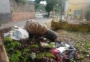 VEJA VÍDEO: Moradores denunciam formação de lixão ao lado da Praça Tieco Martins e cobram fiscalização da Prefeitura