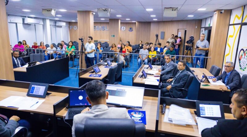 Câmara de Fabriciano aprova projetos, anuncia TV Câmara e debate valorização da enfermagem