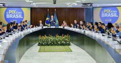 Em reunião ministerial, Lula defende soberania do Brasil e sequência de diálogo com os EUA