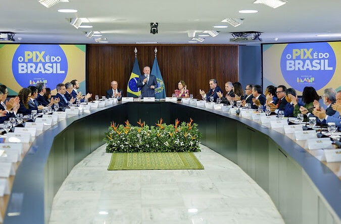 Em reunião ministerial, Lula defende soberania do Brasil e sequência de diálogo com os EUA