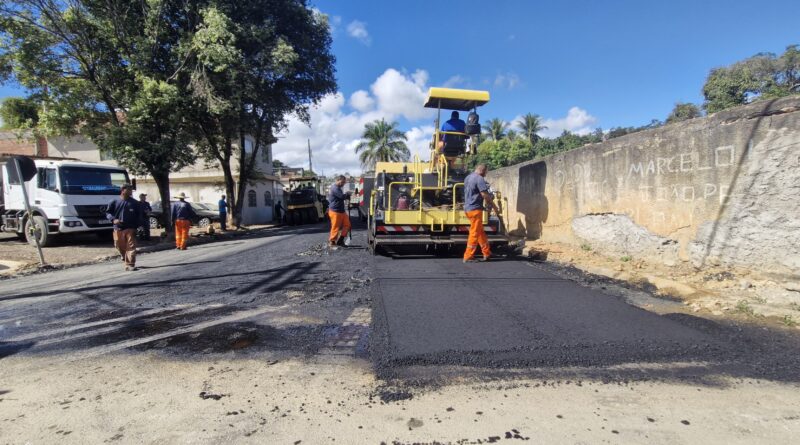 Mais infraestrutura, menos poeira: Prefeitura leva novo pacote de pavimentação para 24 vias de Belo Oriente
