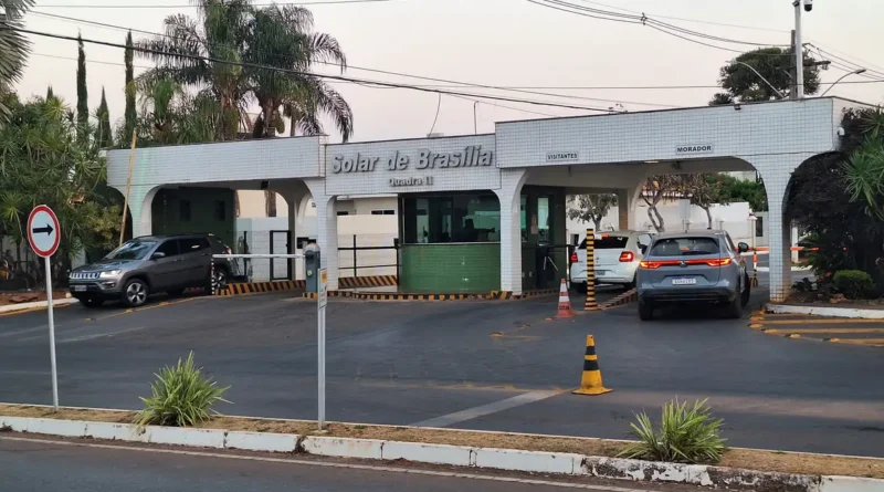 Alexandre de Moraes decide manter Bolsonaro em prisão domiciliar