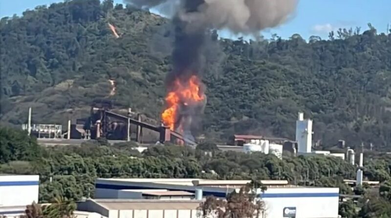 Em nota, a empresa Aperam informou sobre incêndio e uma morte em sua unidade de Timóteo