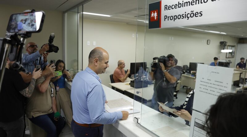 Governador protocola projetos de lei na Assembleia de Minas