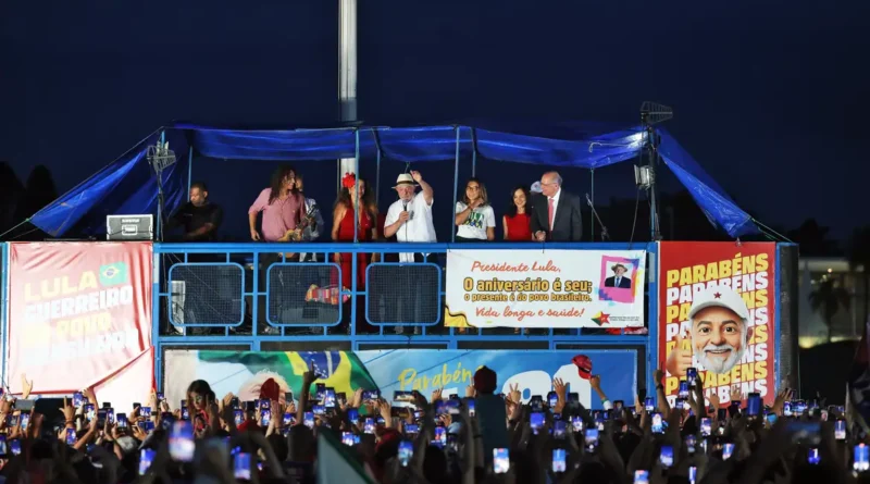 “Ato vergonhoso”, diz Lula sobre fuga de Flávio Bolsonaro