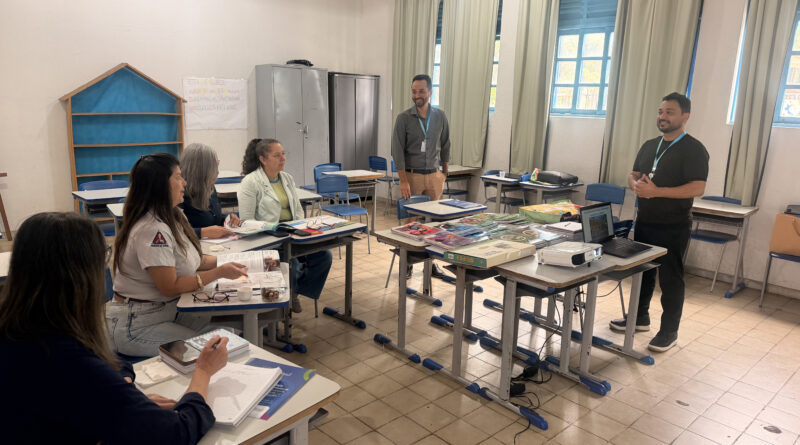 Timóteo avalia novos materiais pedagógicos para ampliar a qualidade do ensino na rede municipal em 2027